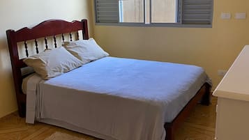 4 bedrooms, desk, iron/ironing board, free WiFi