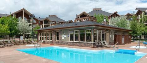 Piscine extérieure, piscine chauffée