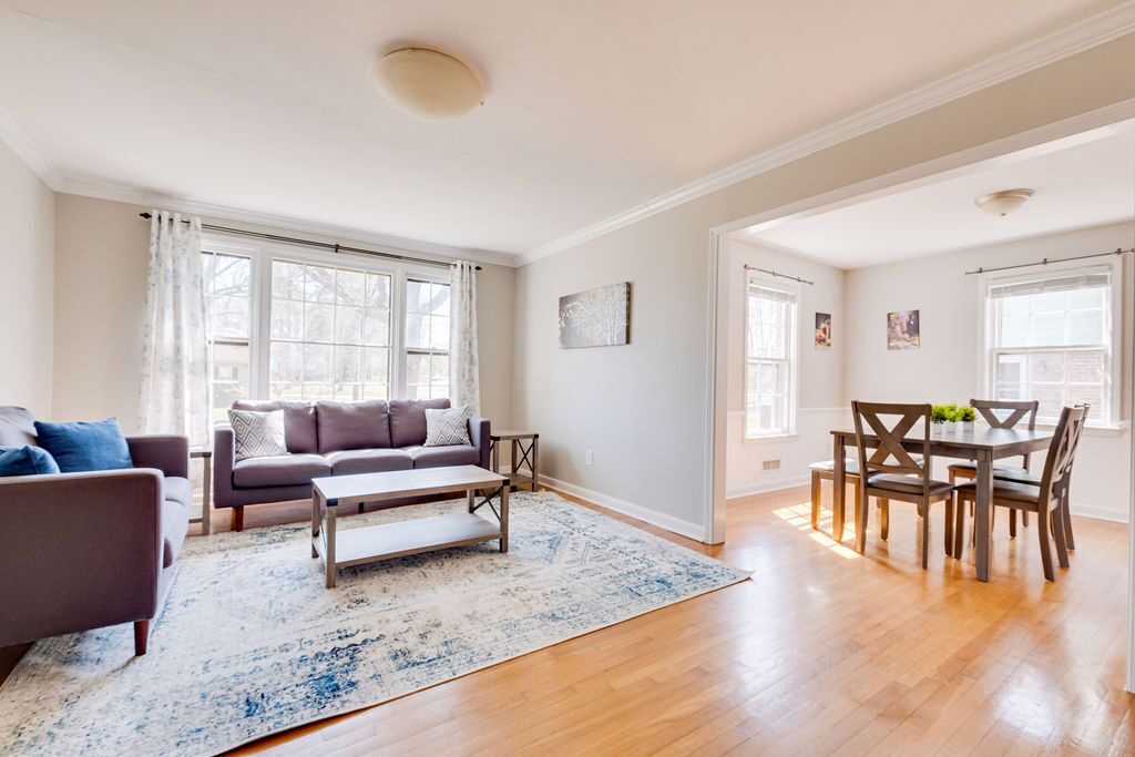 Wonderful, cozy fully furnished home!! Large, private back yard!