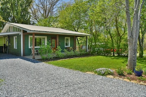Exterior - Modern 2 BR Cottage 10 Min from DT, 5 Min from Biltmore - Fresh, Clean & Bright! (Asheville)