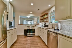 Fridge, microwave, oven, stovetop - Modern 2 BR Cottage 10 Min from DT, 5 Min from Biltmore - Fresh, Clean & Bright! (Asheville)