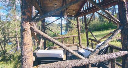 Cozy restored farmhouse on the river! Hot tub, wildlife, trails!