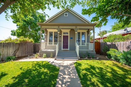 外観. Littlefield 1890 Victorian Retreat