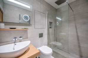 House (3 Bedrooms) | Bathroom