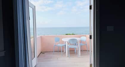 La Jolla Oceanfront Suite 2