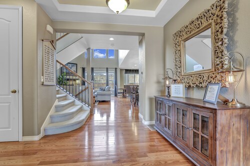 4,000 sqft Cozy Mtn Home! Huge Game Room! Family Friendly Pool Table