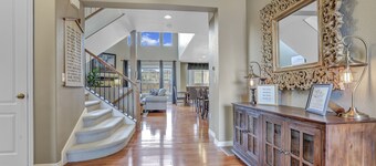 4,000 sqft Cozy Mtn Home! Huge Game Room! Family Friendly Pool Table