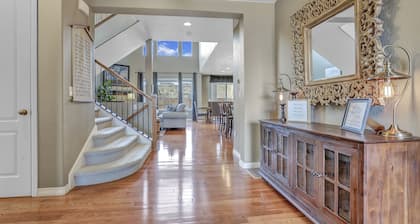 4,000 sqft Cozy Mtn Home! Huge Game Room! Family Friendly Pool Table