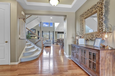 4,000 sqft Cozy Mtn Home! Huge Game Room! Family Friendly Pool Table