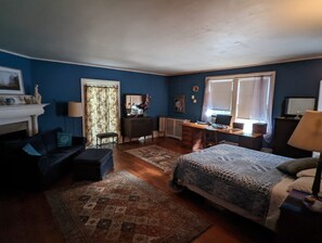 11 bedrooms, desk, iron/ironing board, free WiFi