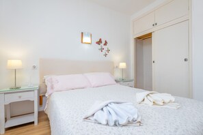 2 chambres, fer et planche à repasser, Wi-Fi gratuit, draps fournis