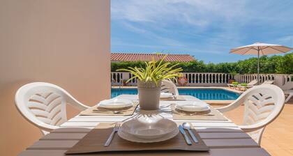 VILLA VICTORIA - Charming house with shared pool.