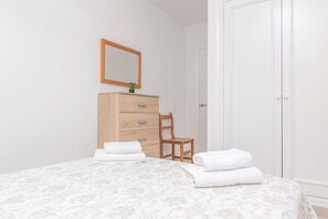 2 Schlafzimmer, Bügeleisen/Bügelbrett, Bettwäsche