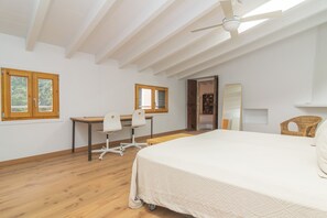 5 Schlafzimmer, Bügeleisen/Bügelbrett, kostenloses WLAN, Bettwäsche