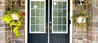 Near 3m Costco plaza. 5m to Walmart Close QEW highway. 8m to Niagara Falls. 