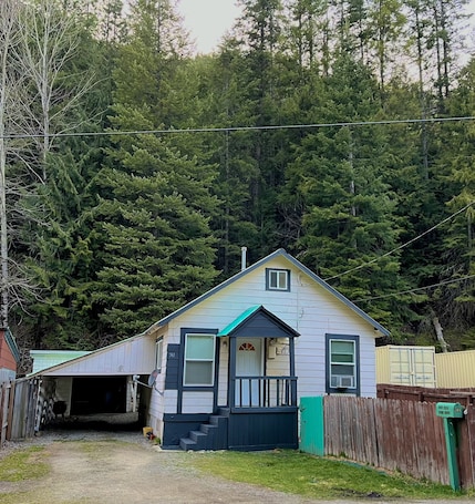 Exterior. Cozy retreat with canyon views, sound of the river, and the smell of the pines.