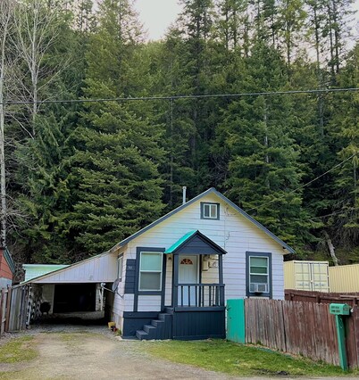 Cozy retreat with canyon views, sound of the river, and the smell of the pines.