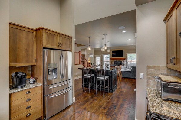 Fridge, microwave, oven, stovetop - Deer Ridge - Near golf and paths - Game room - Foosball - Arcade games - Family - Fenced yard (McCall)