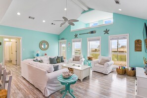 Smart TV, DVD player, ping pong, books - Sweetheart savings! 3 min walk to Beach, Ocean View, WIFI, King 🛏 (Crystal Beach)