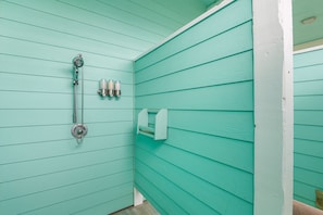 Combined shower/tub, hair dryer, towels, soap