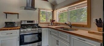 Experience the Real Tahoe, 7 Acres, Minutes to Beaches/ Lake/ Heavenly, Wifi: Wilderness Way