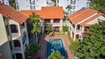 Outdoor pool, pool loungers