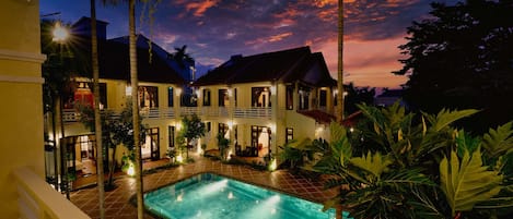 Außenpool, Liegestühle