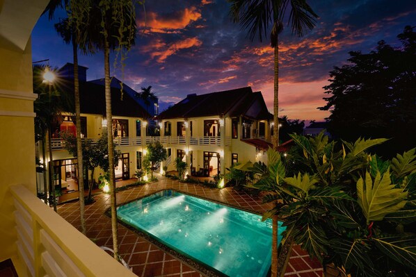 Outdoor pool, sun loungers - The Muse House (Da Nang)