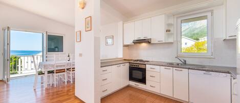 Køleskab, ovn, opvaskemaskine, kaffe-/temaskine