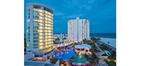 BEAUTIFUL SUITE NEAR THE BEACH NICE SUNSETS