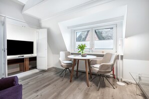 Dining - Apartment 'Westsee OG Friesenstil Modern' near the Beach with Shared Garden & Wi-Fi (Wenningstedt)