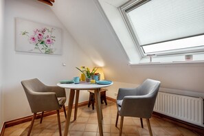 Dining - Holiday Apartment Haus Westsee OG Frisian Style Near the Beach (Wenningstedt)