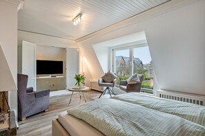 1 bedroom, free WiFi, bed sheets - Holiday Apartment 'Haus Westsee OG Friesenstil' close to the Beach (Wenningstedt)