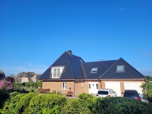 Exterior - Holiday Apartment Haus Westsee OG Frisian Style Near the Beach (Wenningstedt)