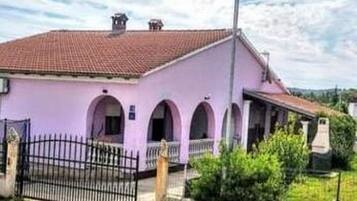 Ferienhaus (Four Bedroom Holiday Home with Terrac) | Außenbereich