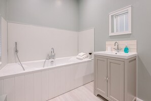 Bathroom - 6a Market Hill, Woodbridge (Woodbridge)