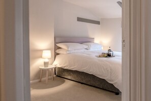 Room - 6a Market Hill, Woodbridge (Woodbridge)