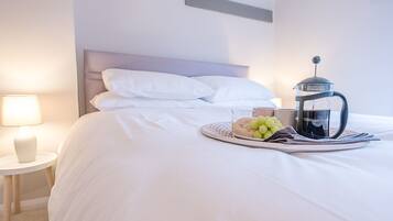 Apartment (3 Bedrooms) | 3 bedrooms, laptop workspace, iron/ironing board, bed sheets