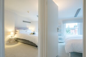 Apartment (3 Bedrooms) | 3 bedrooms, laptop workspace, iron/ironing board, bed sheets