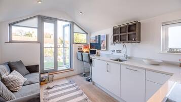 Apartemen (1 Bedroom) | Dapur pribadi | Lemari es, microwave, oven, dan kompor