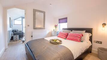 1 bedroom, laptop workspace, bed sheets