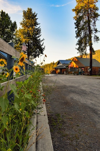 Columbia Point Resort