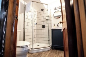 Comfort Room | Free WiFi, bed sheets - Columbia Point Resort (Kettle Falls)