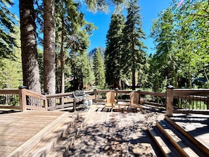 Terrace/patio - Snowy Paws Alpine Meadows - Ski Shuttle- Dog OK - Close to Slopes - Amazing Views (Olympic Valley)
