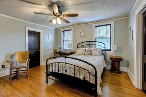 5 Schlafzimmer, Bügeleisen/Bügelbrett, kostenloses WLAN, Bettwäsche