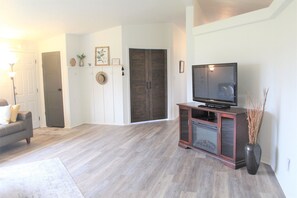 Smart TV - Edward House, on 7 acres, not far from Notre Dame & Golf Course (Walkerton)