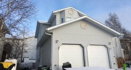 Large home with jacuzzi, sauna and green space!