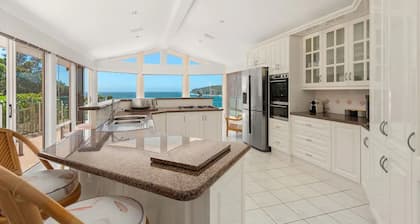 Forster- Beachfront Views & Pool -Jewel of the Sea