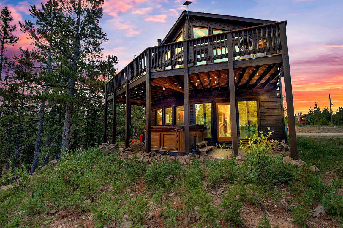 The Overlook - Great view - Hottub - Starlink - Easy Driveway!