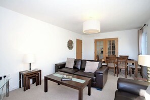 Apartment (3 Bedrooms) | Living room - Bright 3 bed Inverurie Home Near Ury Riverside Park (Inverurie)